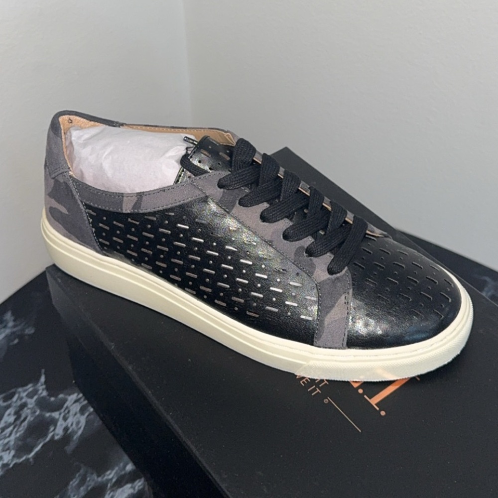 Women’s Shoes GILI Lace-up Perforated Sneaker Adalie Black Nappa Sz 6.5 NEW